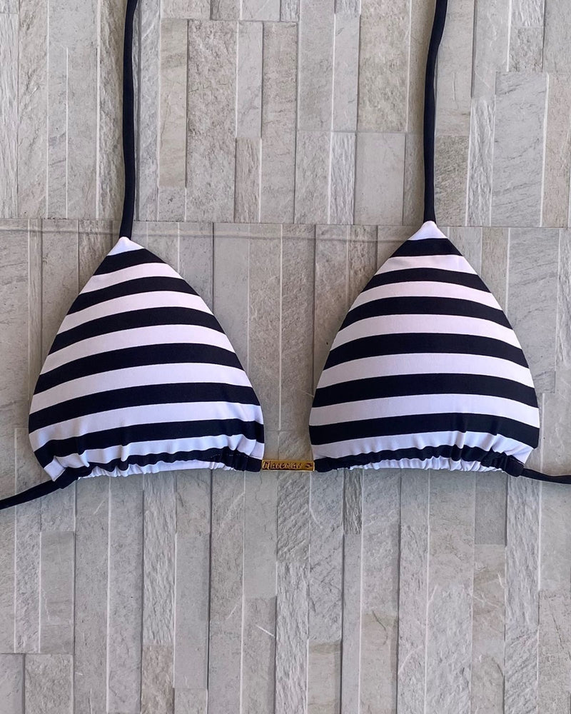 Biquíni Cortininha Listras Pretas e Calcinha Borboleta Com Empina Bumbum